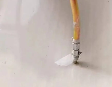 琼海瓷砖空鼓维修公司专业解答在瓷砖铺贴过程中，如果使用的砂料过粗（如全部使用了粗砂），可能会导致以下问题