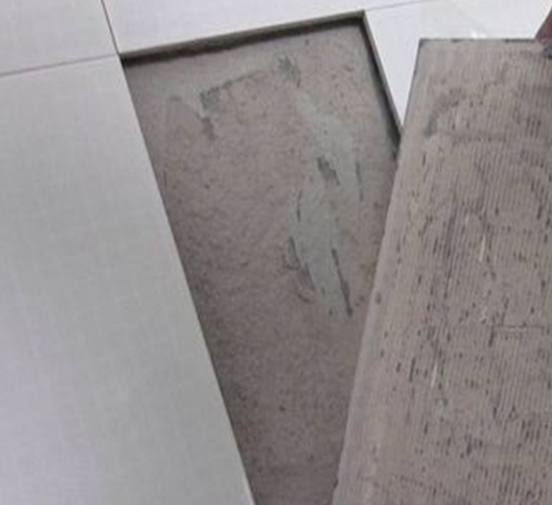 琼海瓷砖空鼓维修公司分享瓷砖铺贴时如果打浆（即涂抹在瓷砖背面和基层上的砂浆或瓷砖胶）过少，会带来以下问题